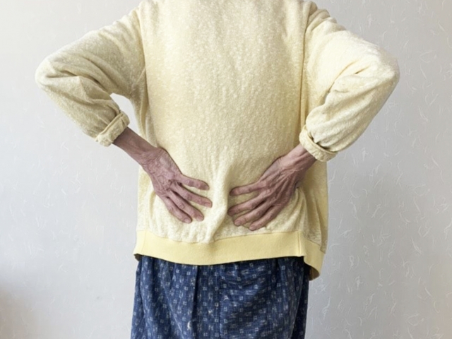 しゃがむ、立ち上がり、動き始めの腰痛