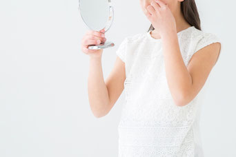 鏡を見るたびに歯並び、顎の曲がりが気になる