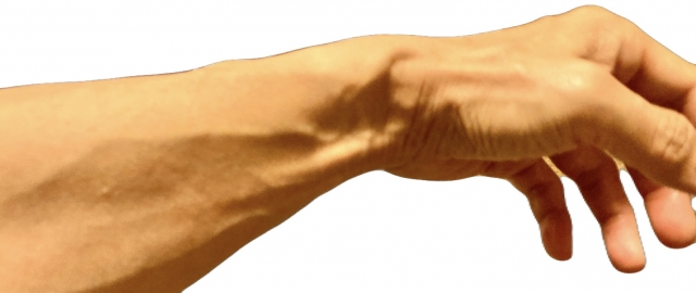 男性に多い特徴：手首が“ロック”して動きにくなり腕がパンパン