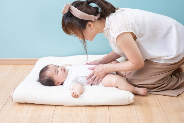 なぜ産後の骨盤矯正が必要？抱っこ・授乳・夜泣きで崩れる骨盤とお腹周りを整える方法（高崎市 整体ゆあさ）